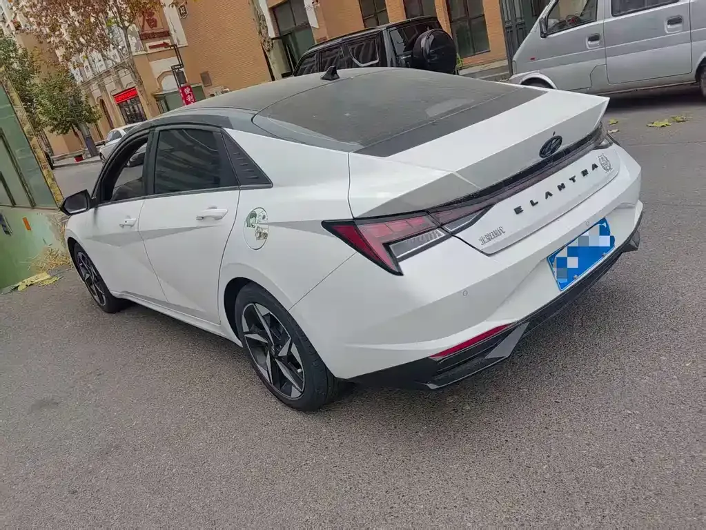 Hyundai Elantra — фото 4