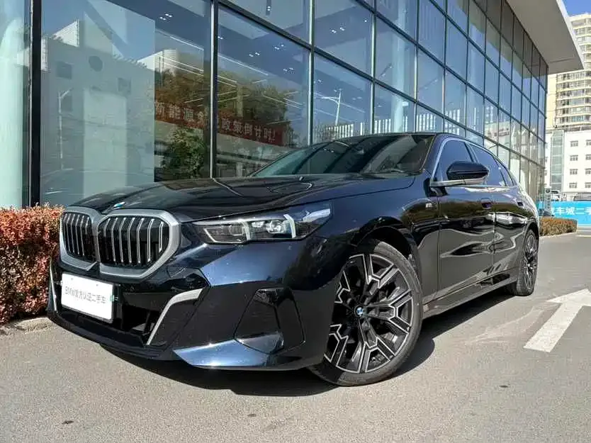 BMW 5 Series — фото 1