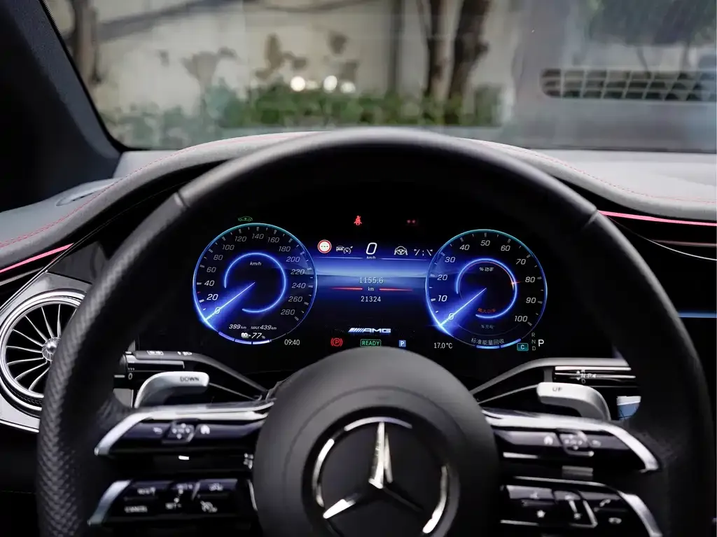 Mercedes-Benz EQE AMG — фото 10