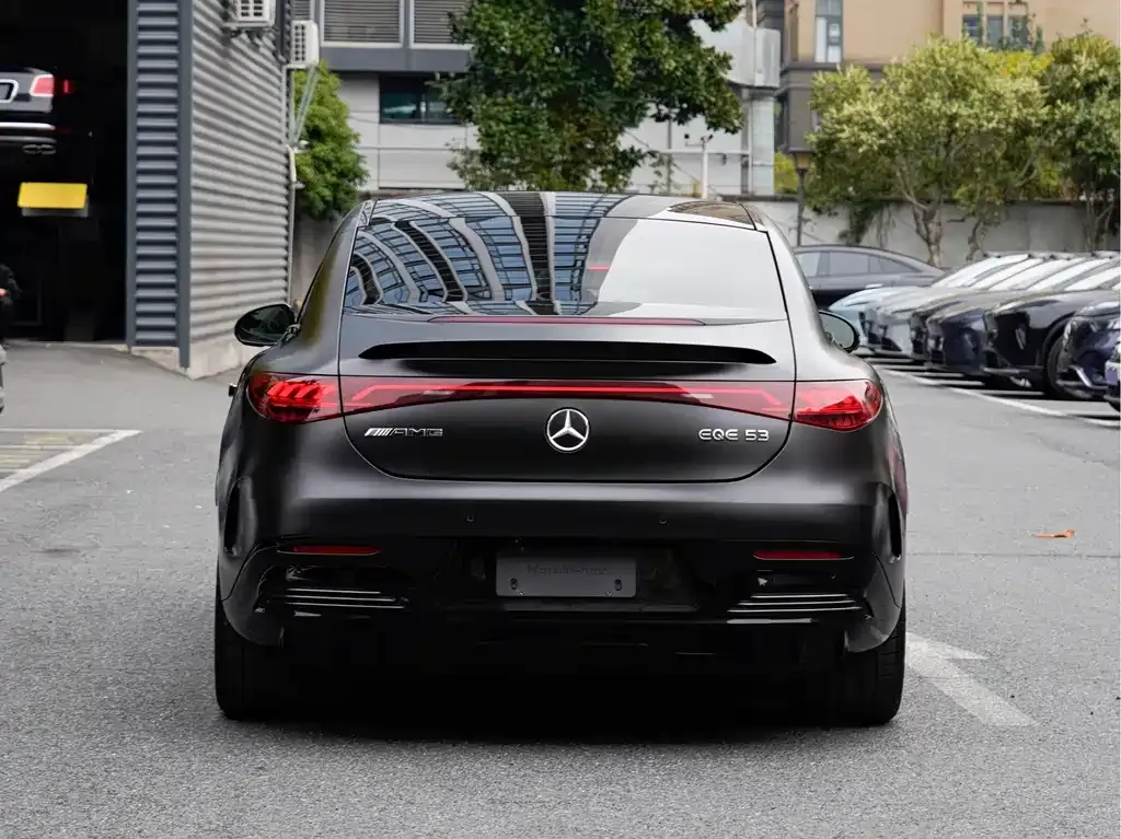 Mercedes-Benz EQE AMG — фото 6