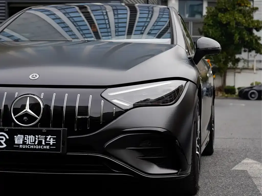 Mercedes-Benz EQE AMG — фото 9