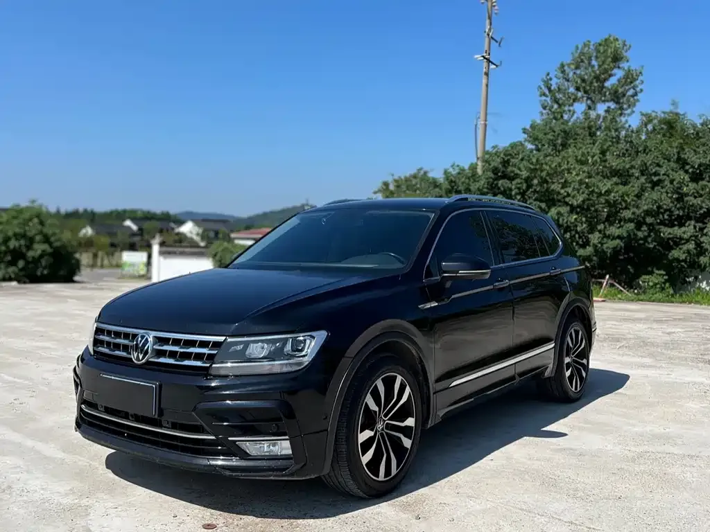 Volkswagen Tiguan L — фото 1