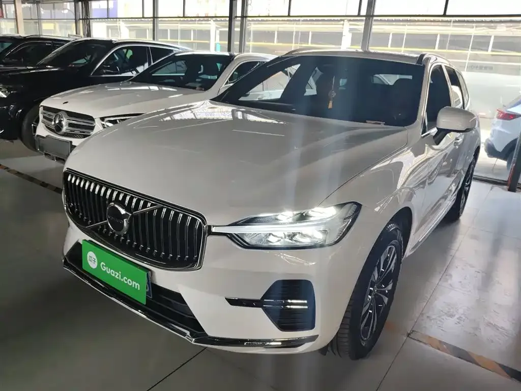 Volvo XC60 — фото 1