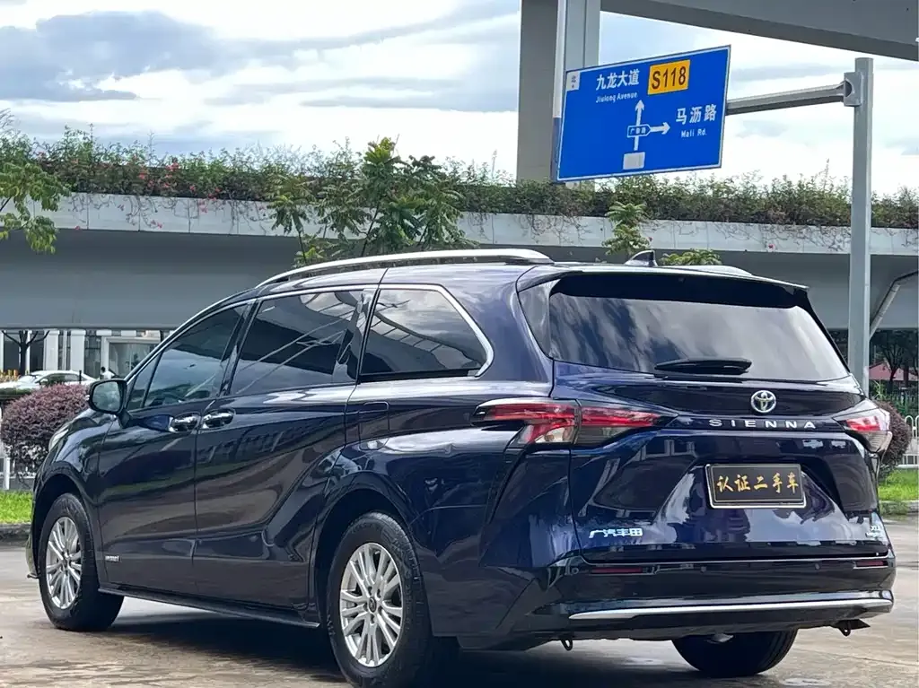 Toyota Sienna — фото 4
