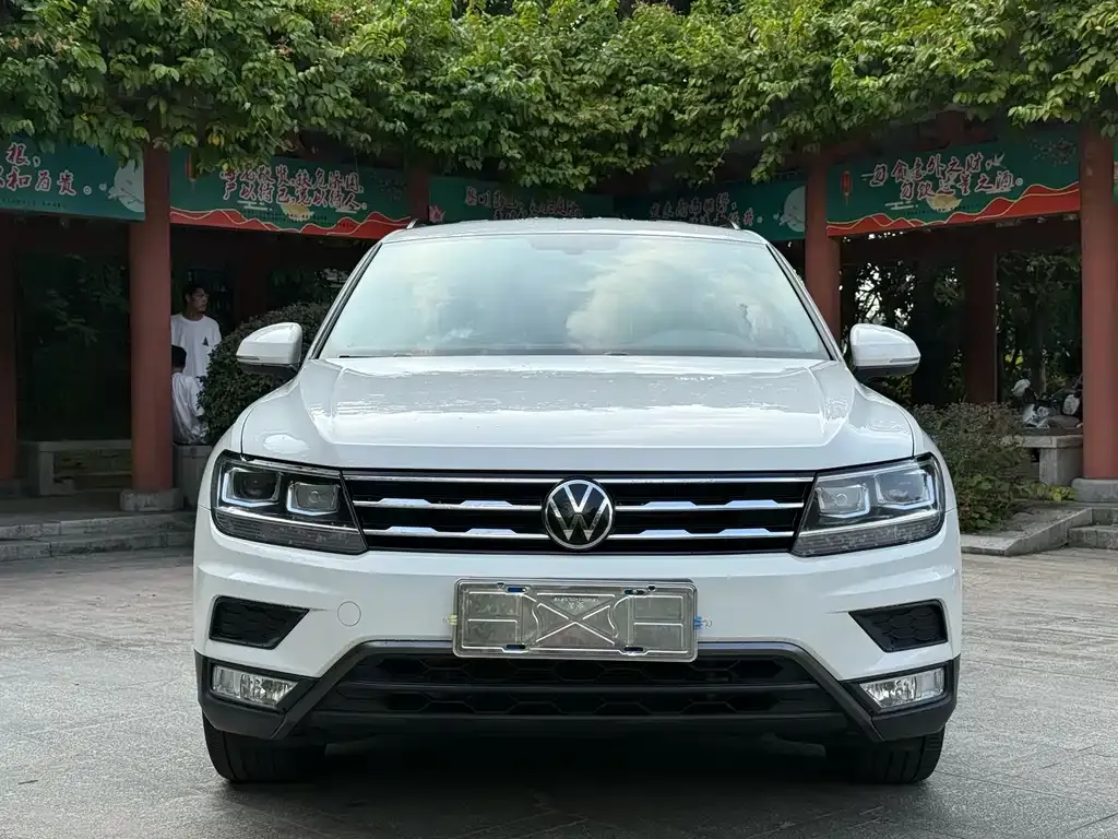 Volkswagen Tiguan L — фото 2