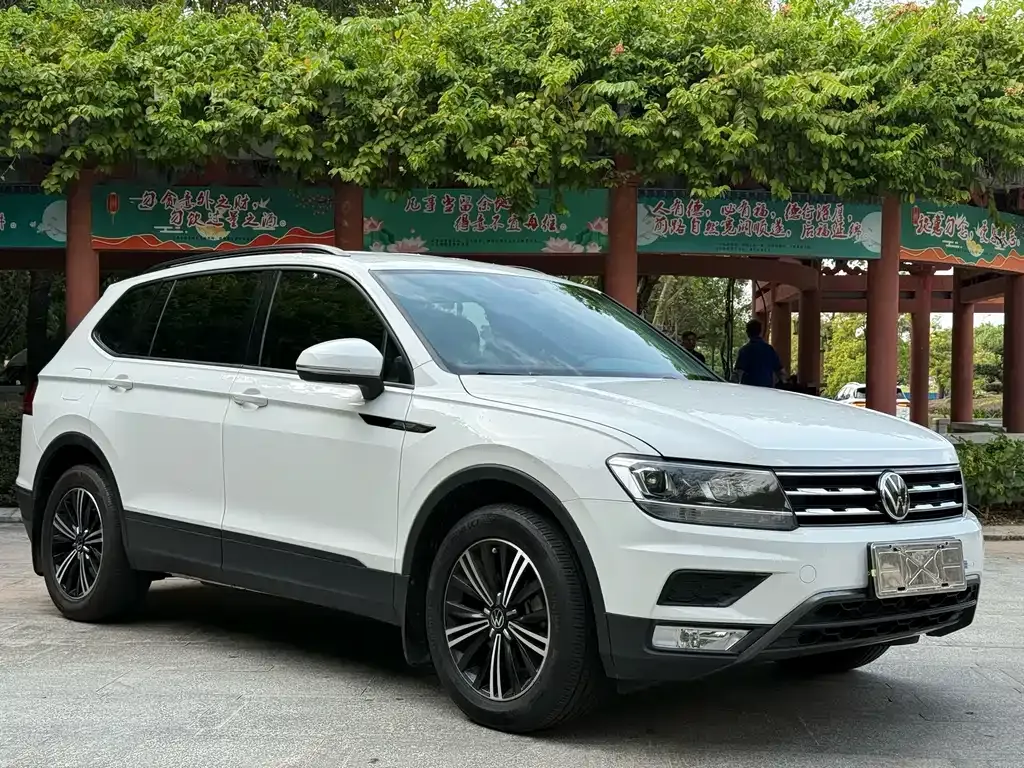 Volkswagen Tiguan L — фото 3
