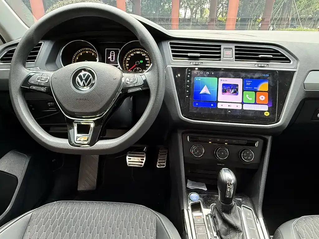 Volkswagen Tiguan L — фото 8