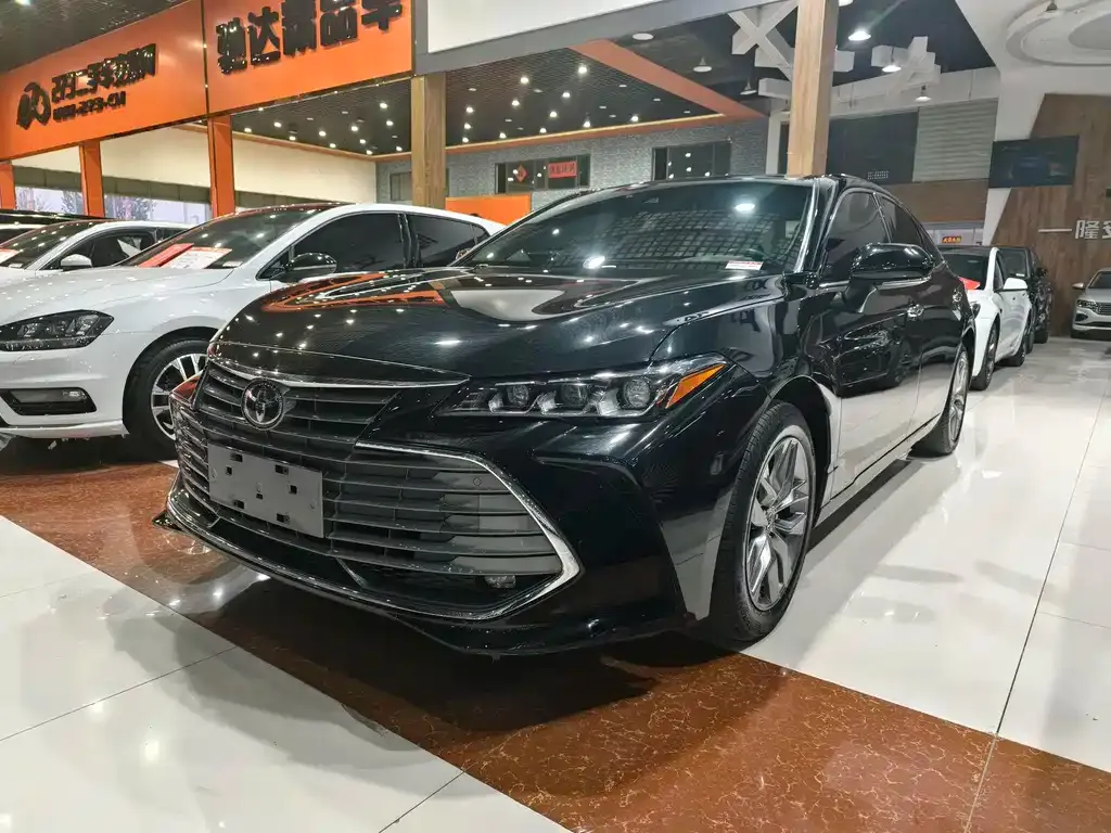 Toyota Avalon — фото 1