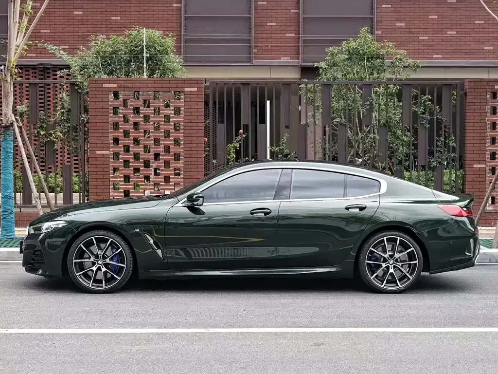 BMW 8 Series — фото 2