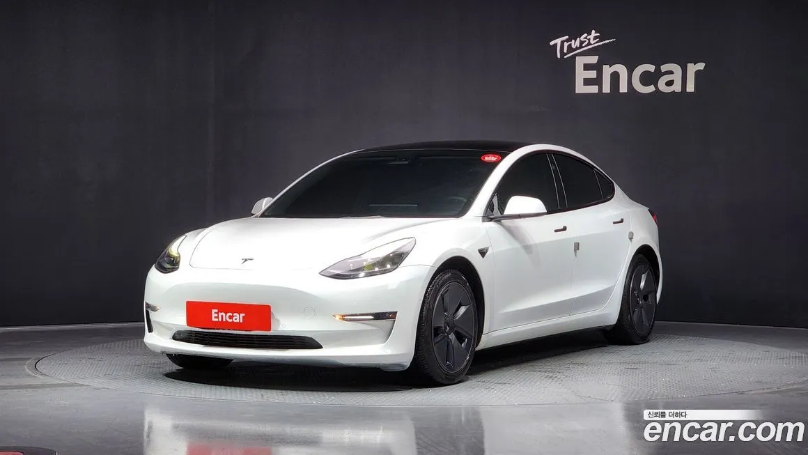 Tesla Model 3 — фото 1