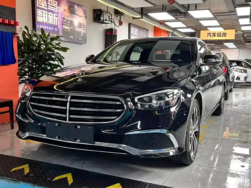 Mercedes-Benz E-Class — фото 1