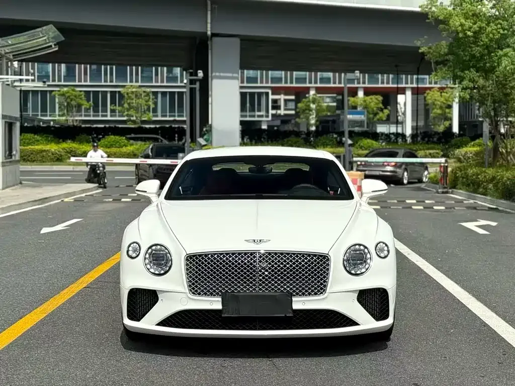 Bentley Continental — фото 1