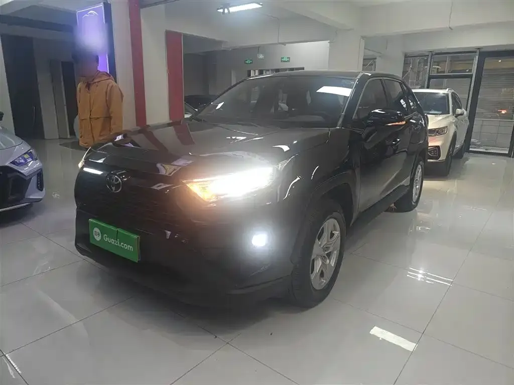 Toyota RAV4 — фото 2