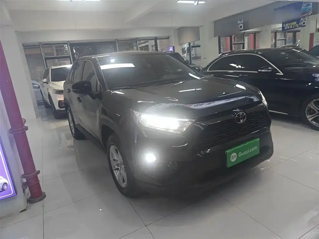 Toyota RAV4 — фото 4