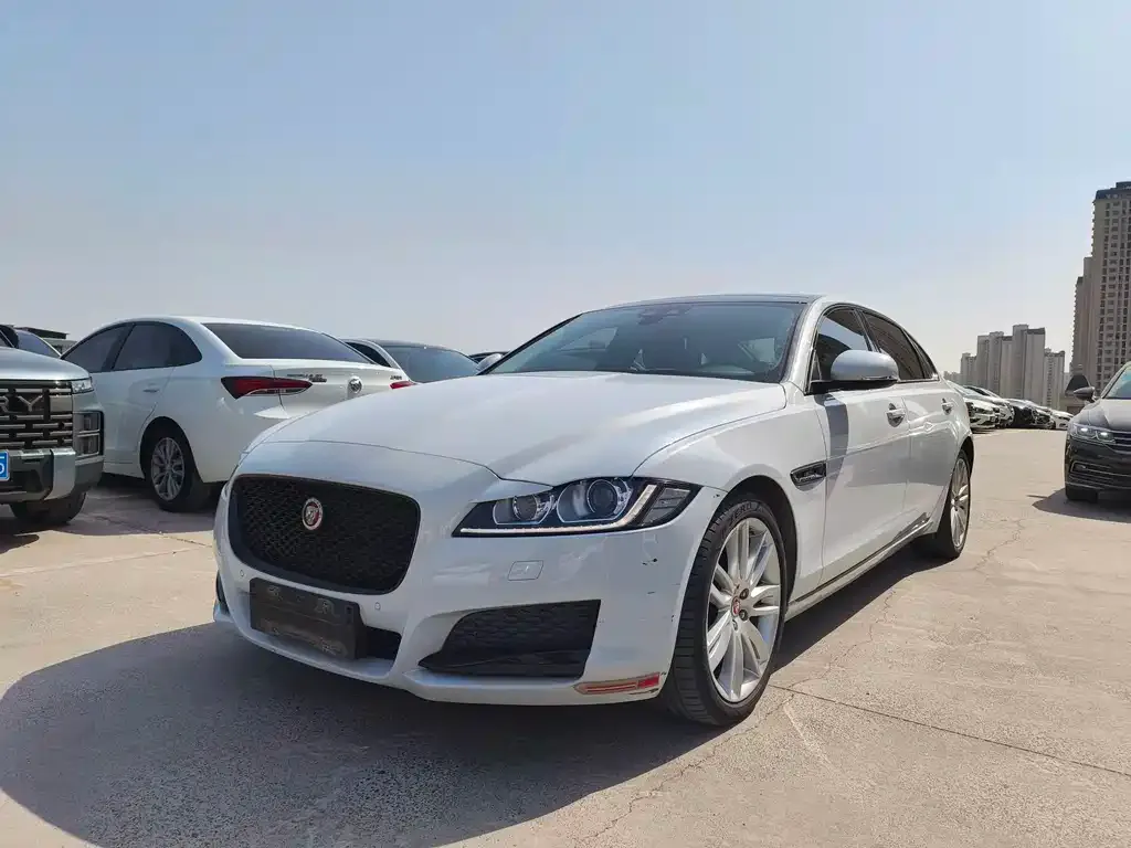 Jaguar XFL — фото 1