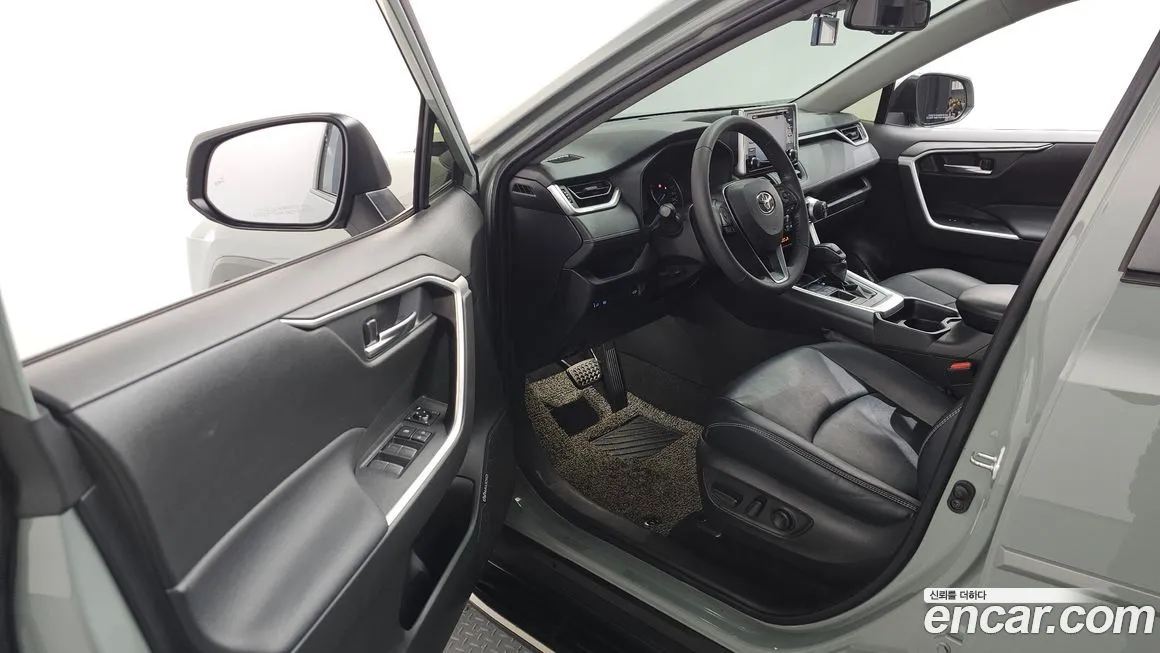 Toyota RAV4 — фото 10