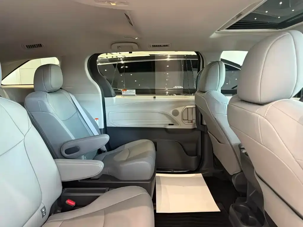 Toyota Granvia — фото 3