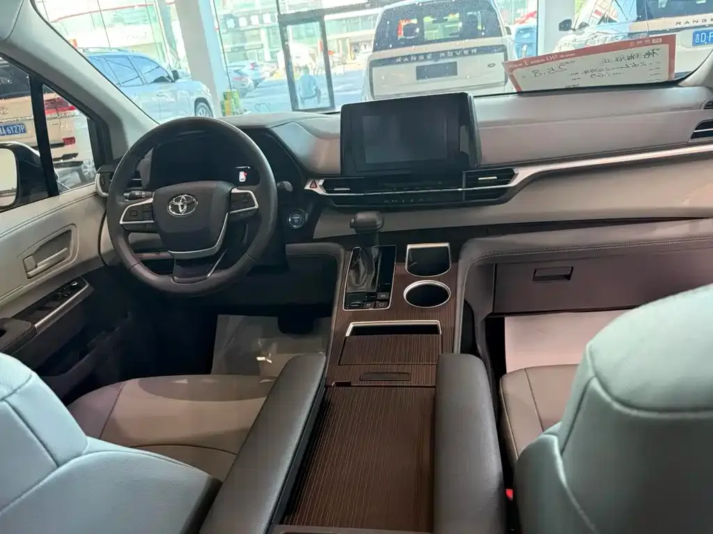 Toyota Granvia — фото 8