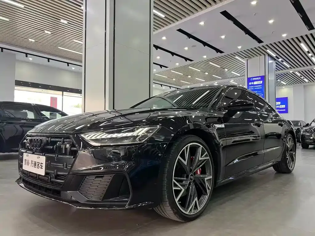 Audi A7L — фото 1