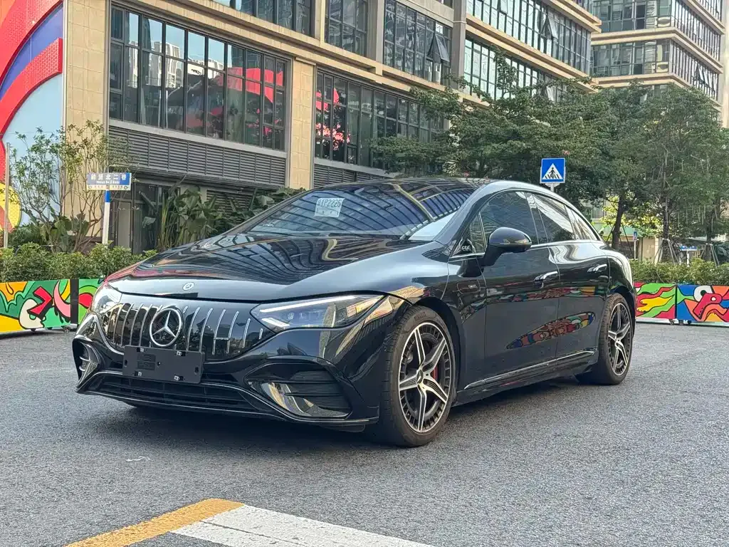 Mercedes-Benz EQE AMG — фото 1