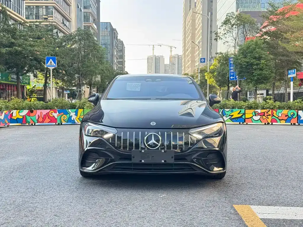 Mercedes-Benz EQE AMG — фото 2