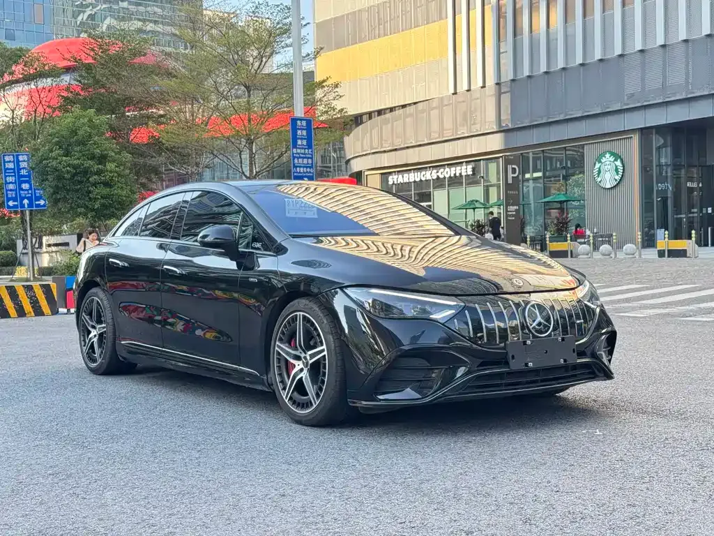 Mercedes-Benz EQE AMG — фото 3