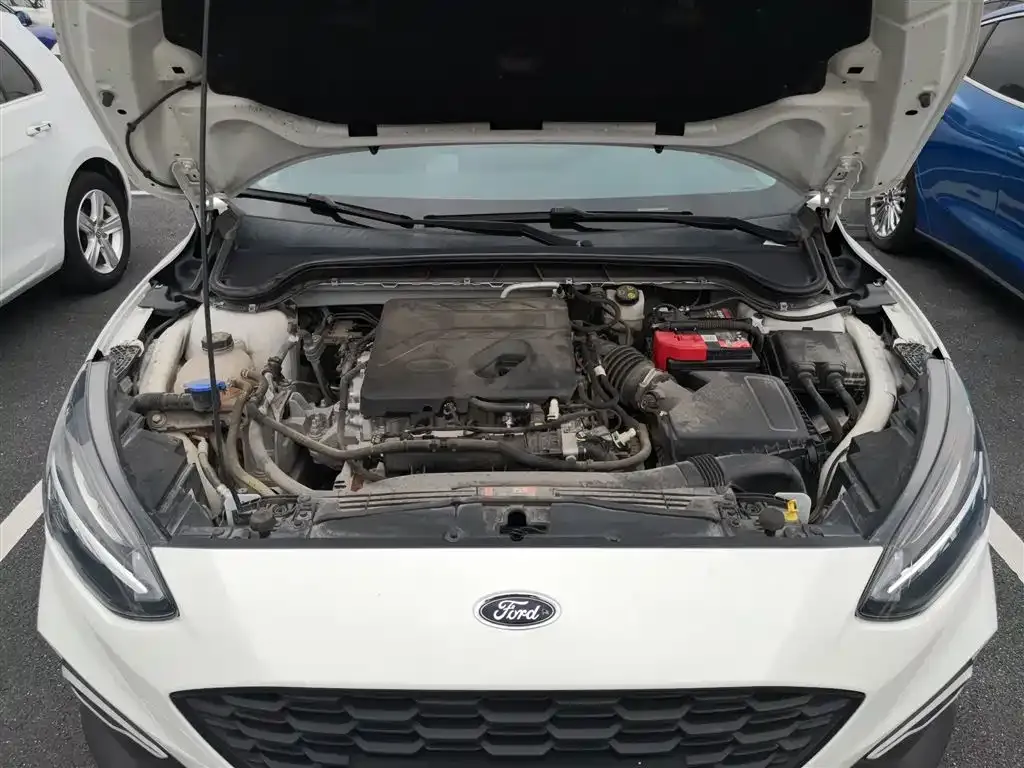 Ford Focus Active — фото 10