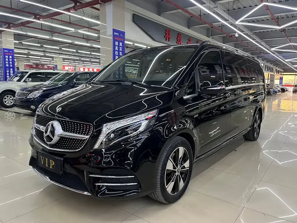 Mercedes-Benz V-Class — фото 1