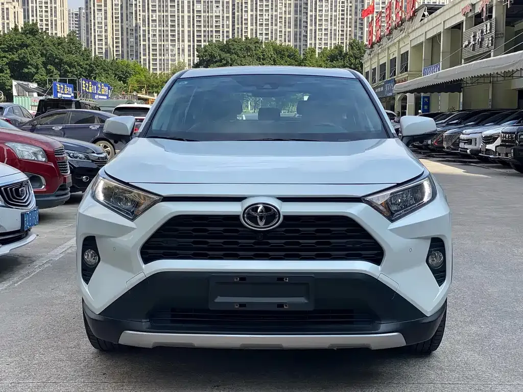 Toyota RAV4 — фото 2