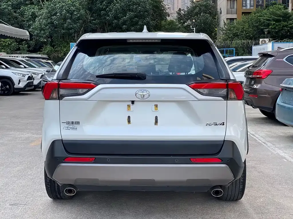 Toyota RAV4 — фото 5