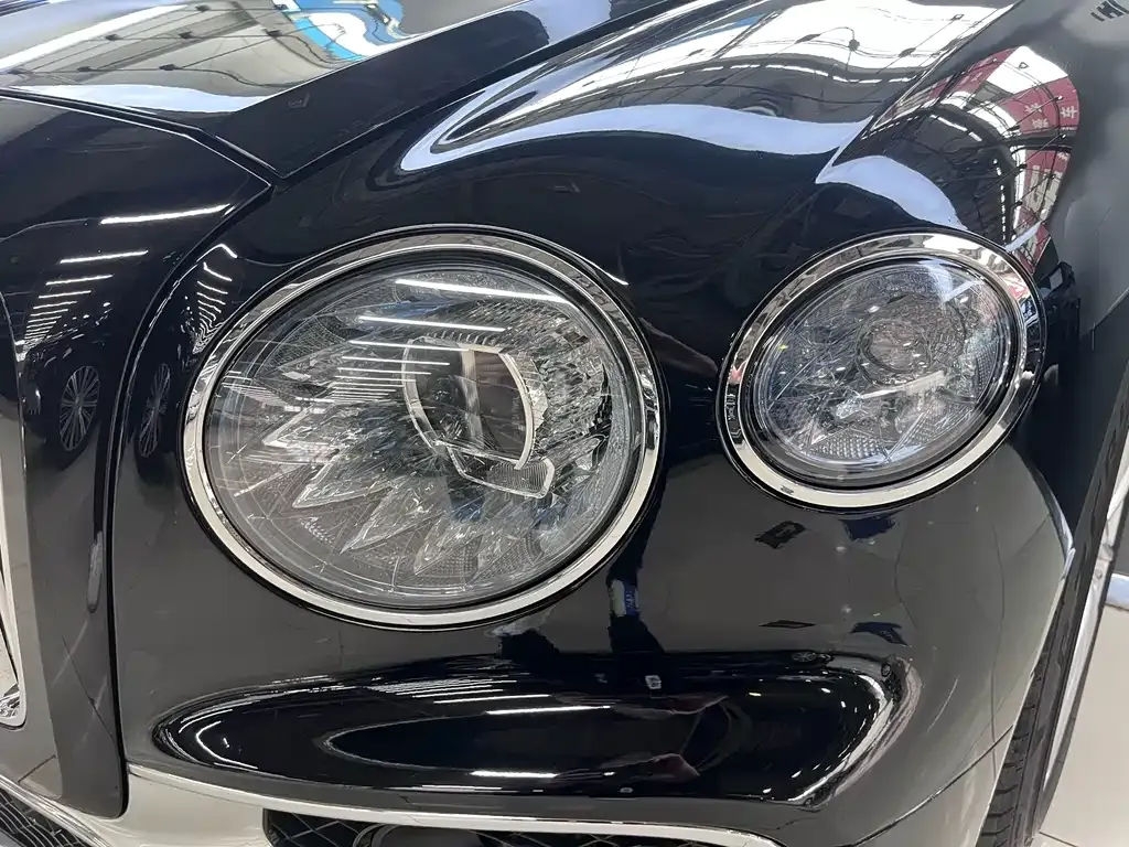 Bentley Flying Spur — фото 3