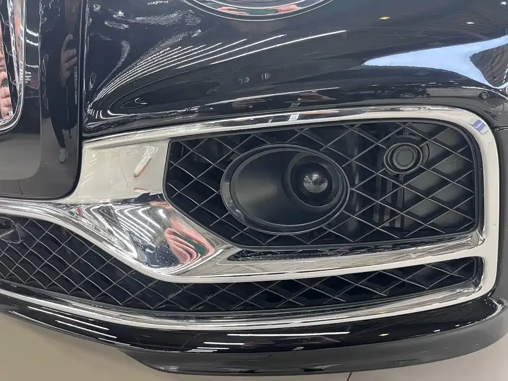 Bentley Flying Spur — фото 4
