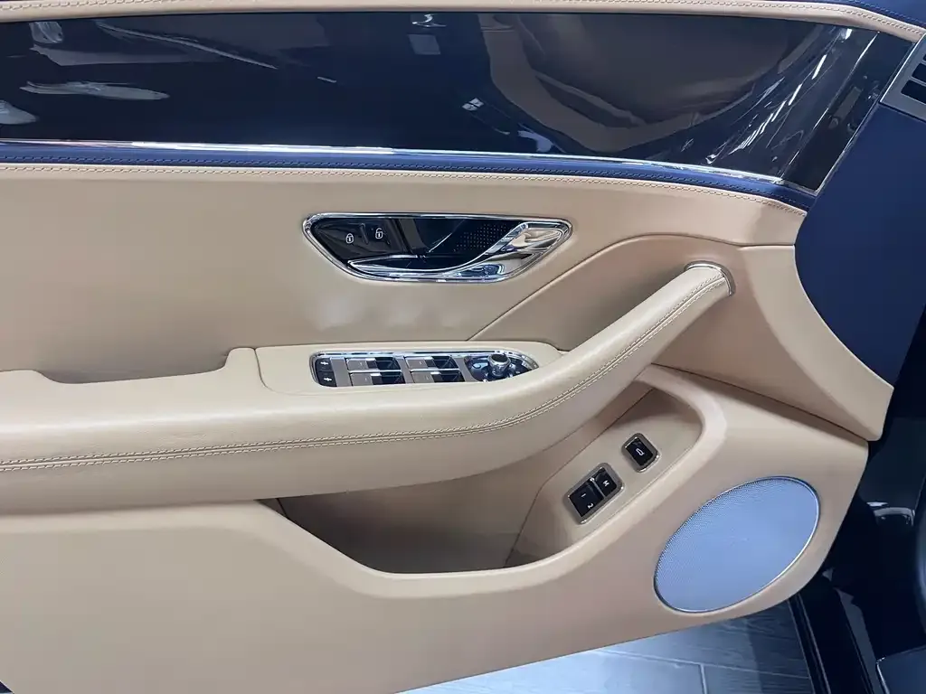Bentley Flying Spur — фото 7