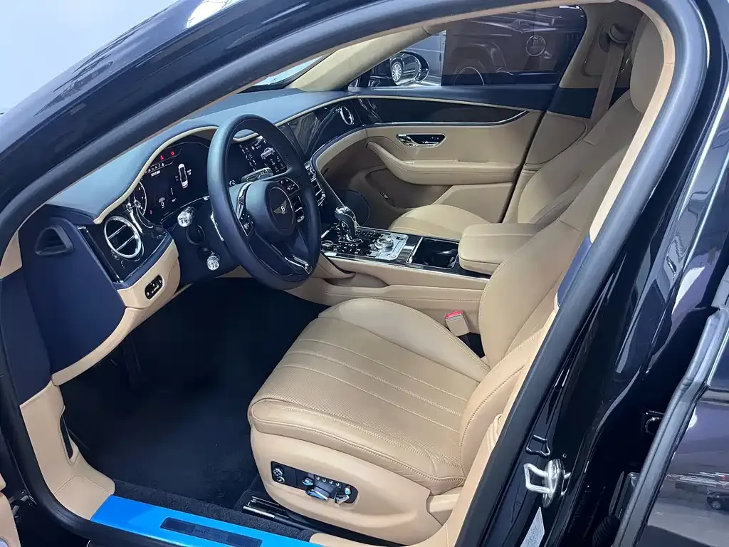 Bentley Flying Spur — фото 8