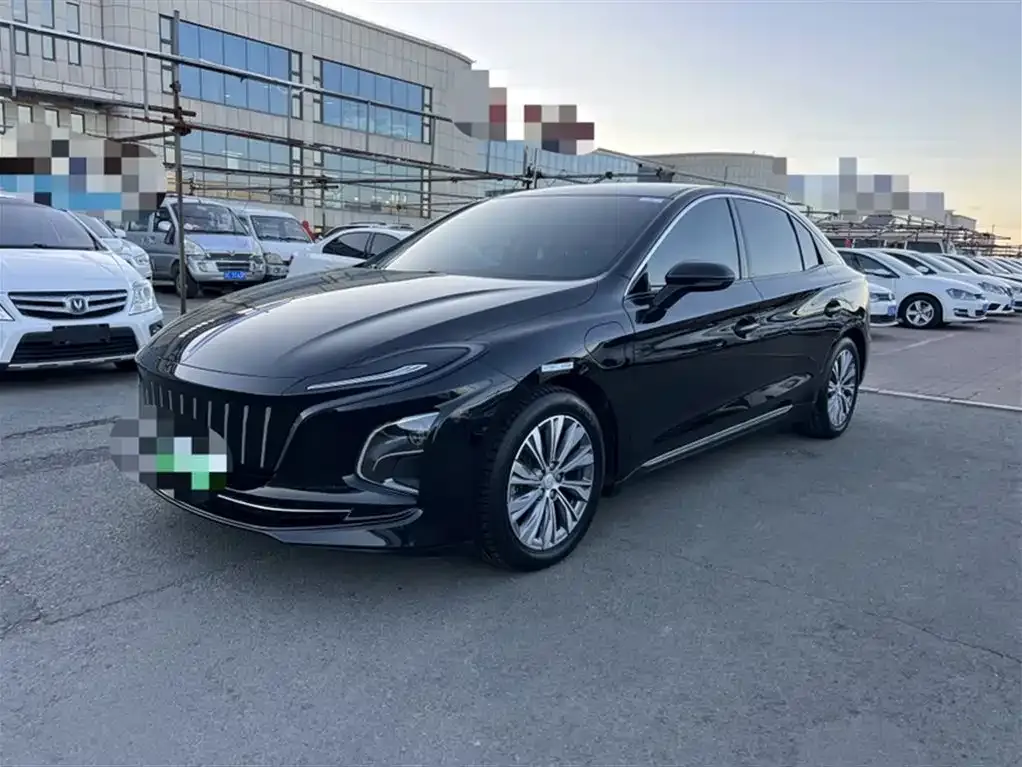 Hongqi E-QM5 — фото 1