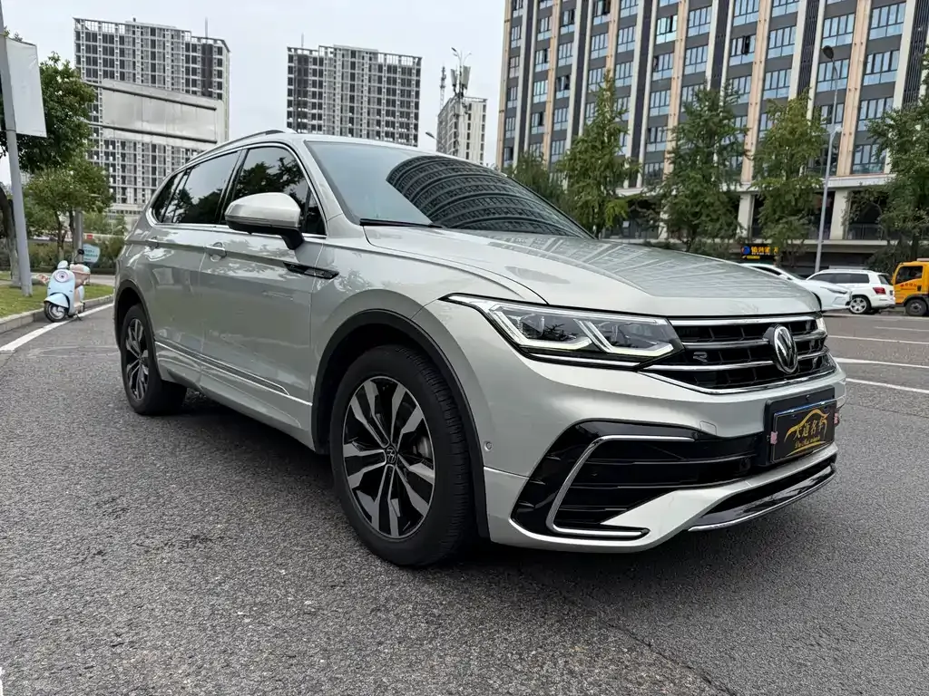 Volkswagen Tiguan L — фото 3