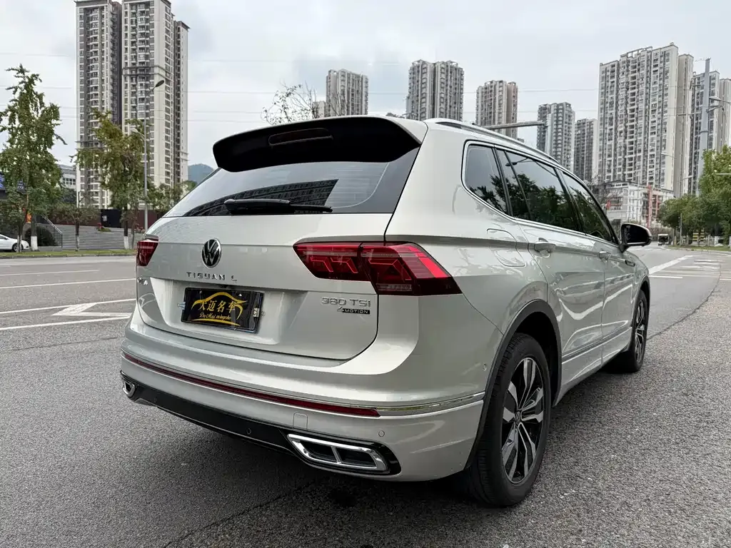 Volkswagen Tiguan L — фото 4