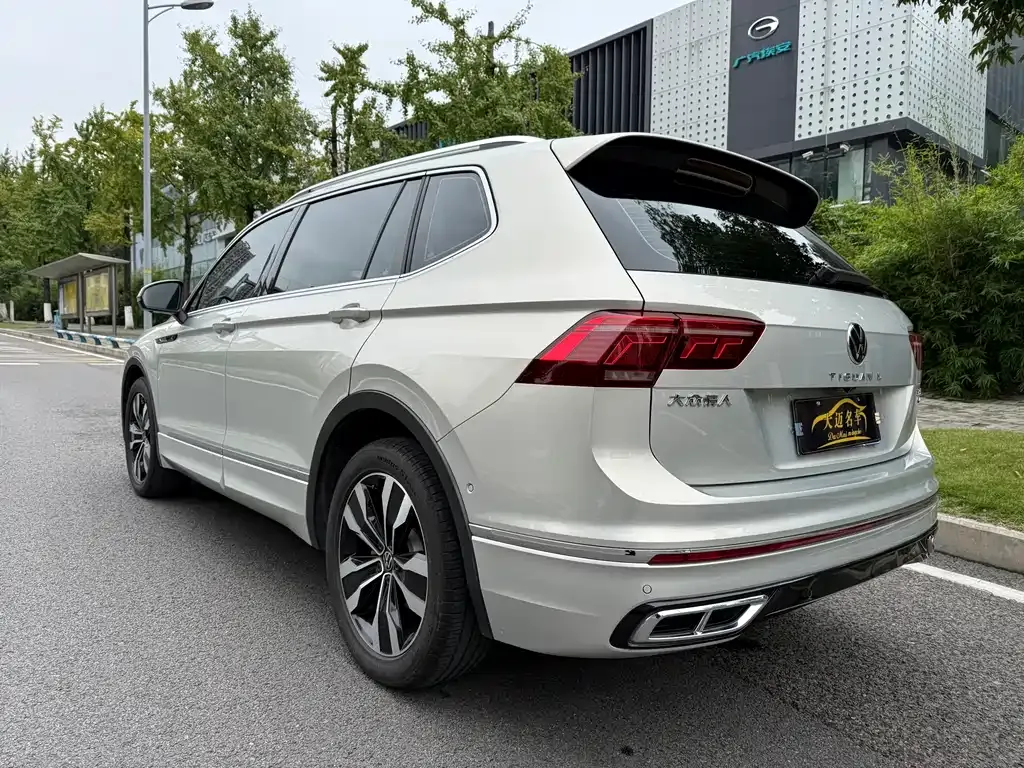 Volkswagen Tiguan L — фото 6