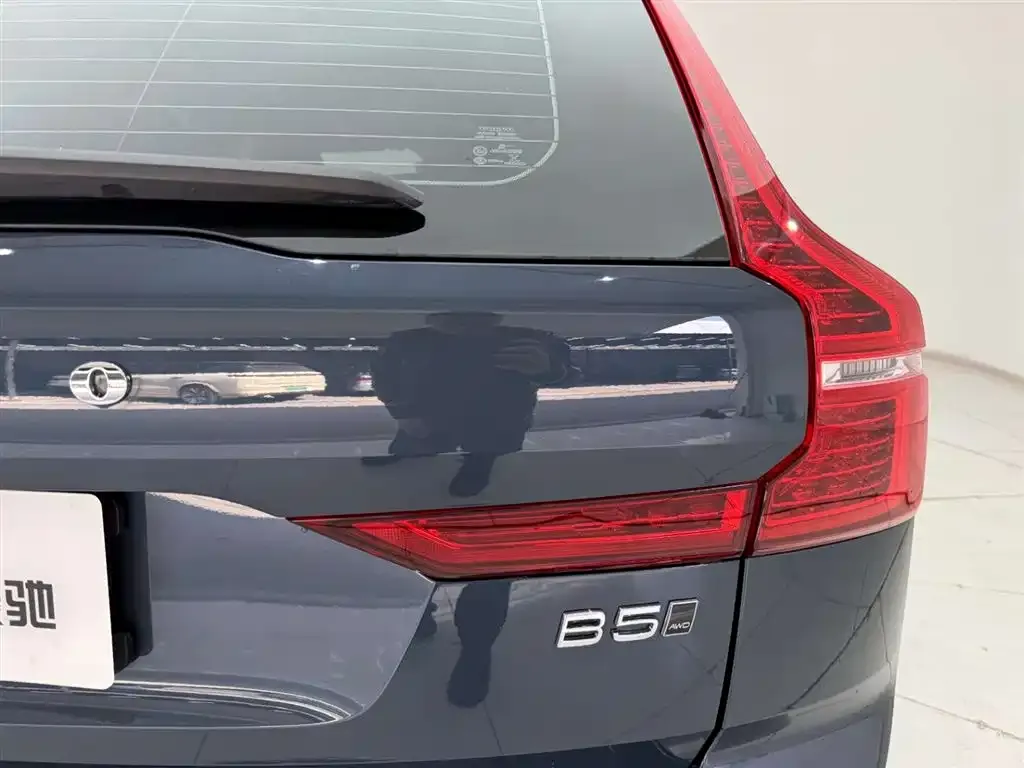 Volvo XC60 — фото 10