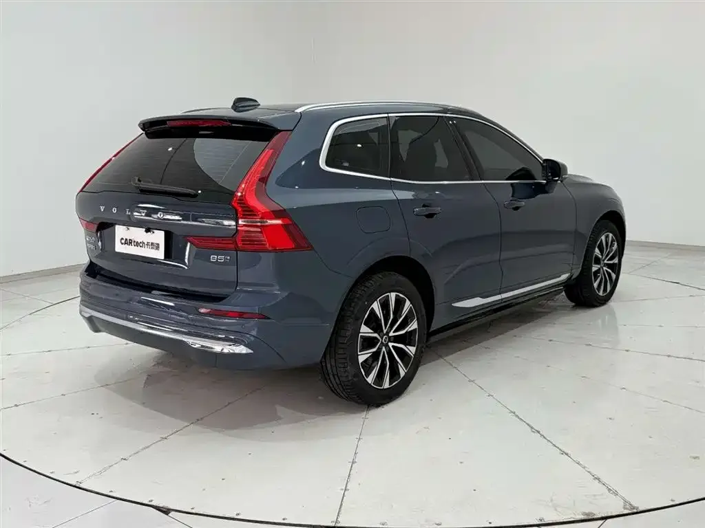 Volvo XC60 — фото 8