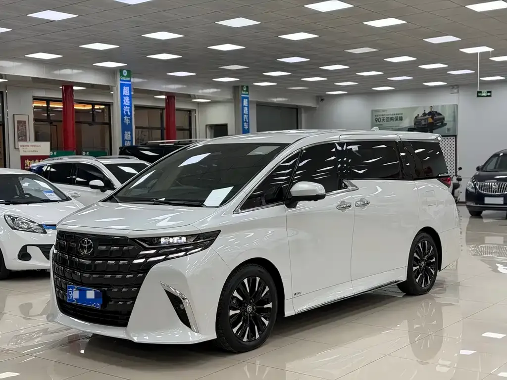 Toyota Alphard — фото 1