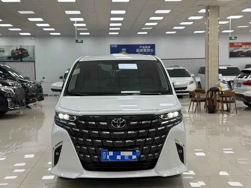 Toyota Alphard — фото 2