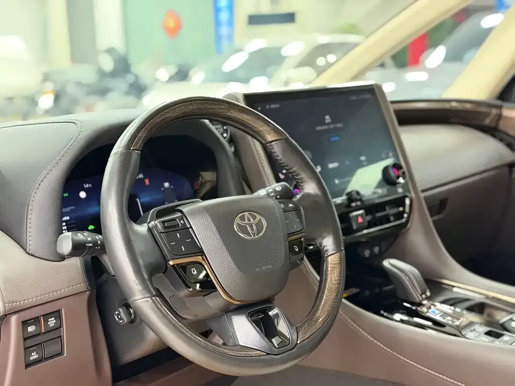 Toyota Alphard — фото 4
