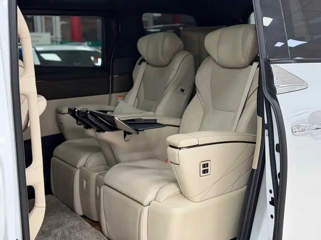 Toyota Alphard — фото 5