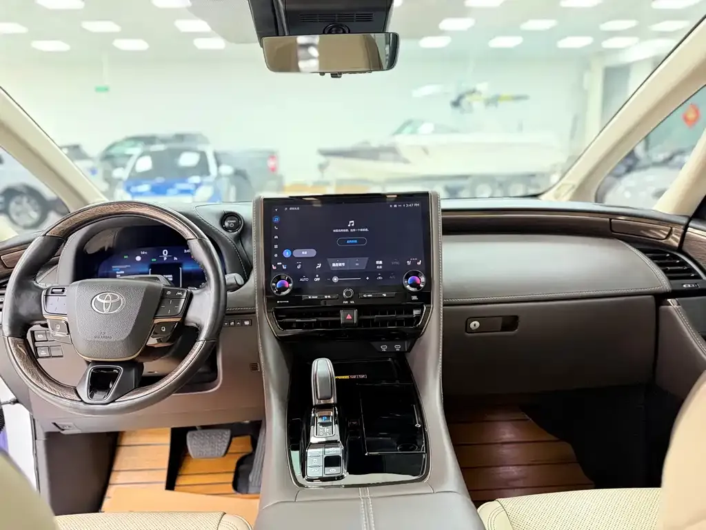 Toyota Alphard — фото 6