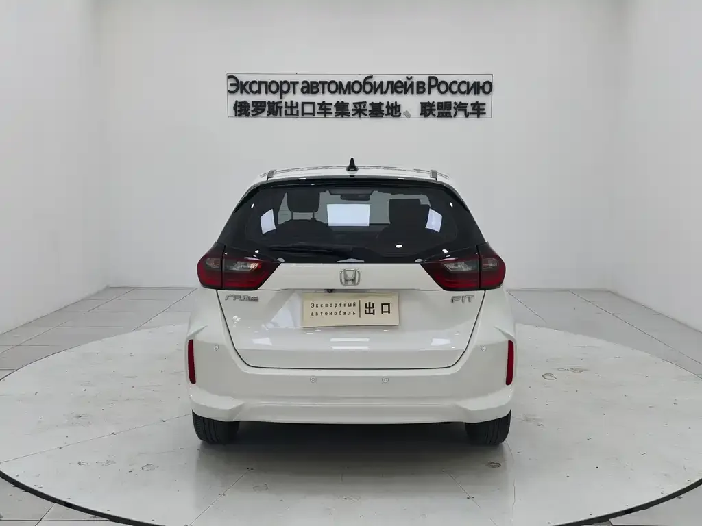 Honda Fit — фото 5