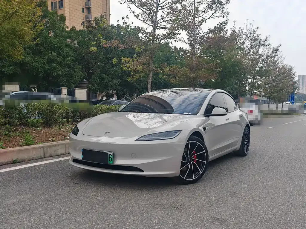 Tesla Model 3 — фото 1