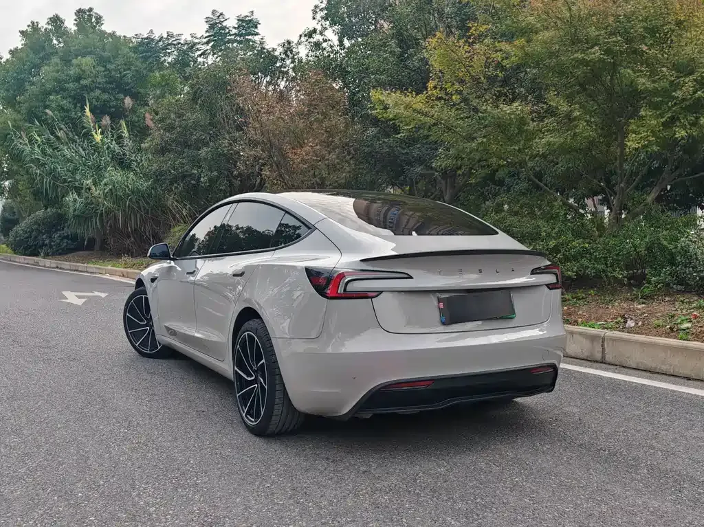 Tesla Model 3 — фото 3