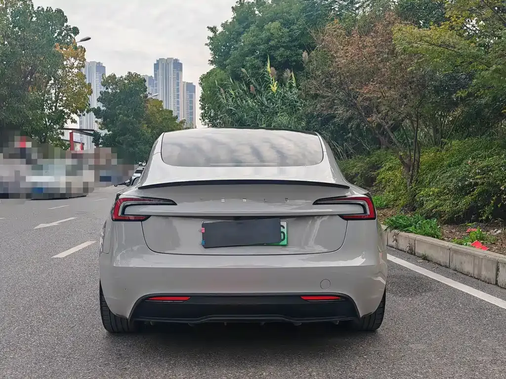 Tesla Model 3 — фото 5