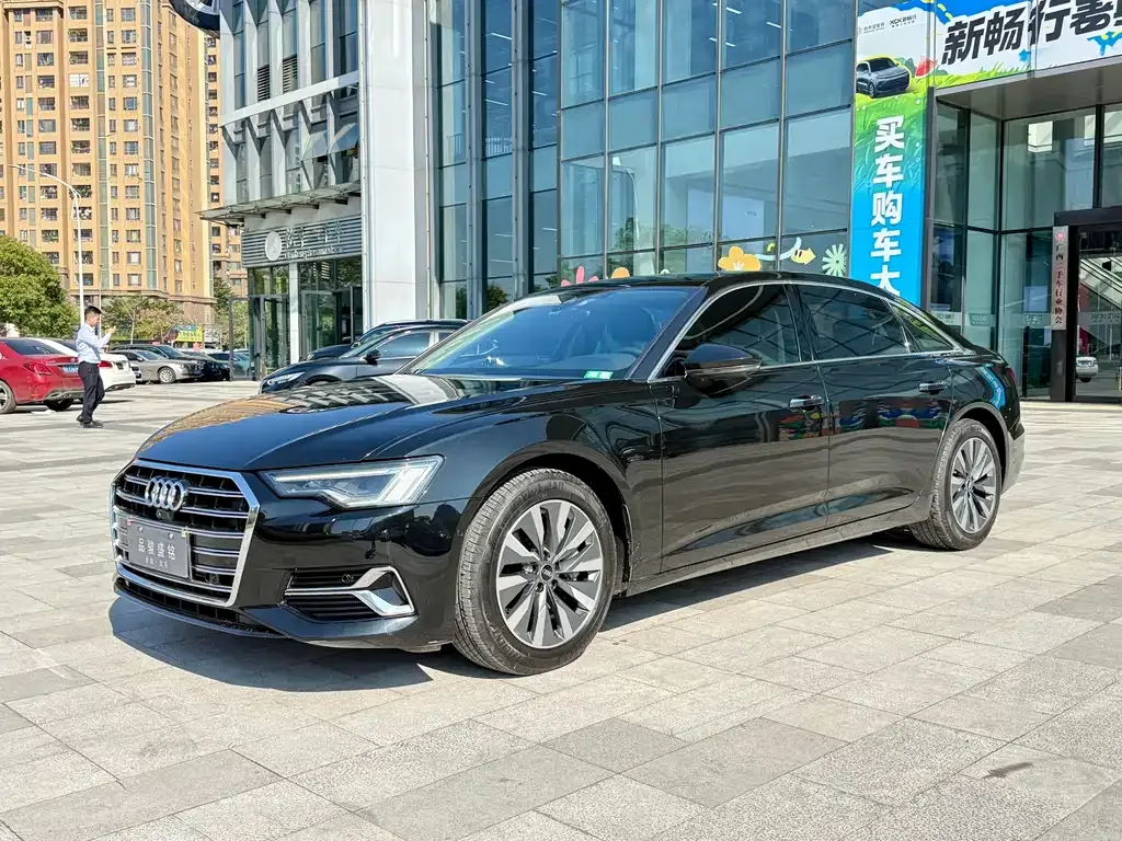 Audi A6L — фото 1
